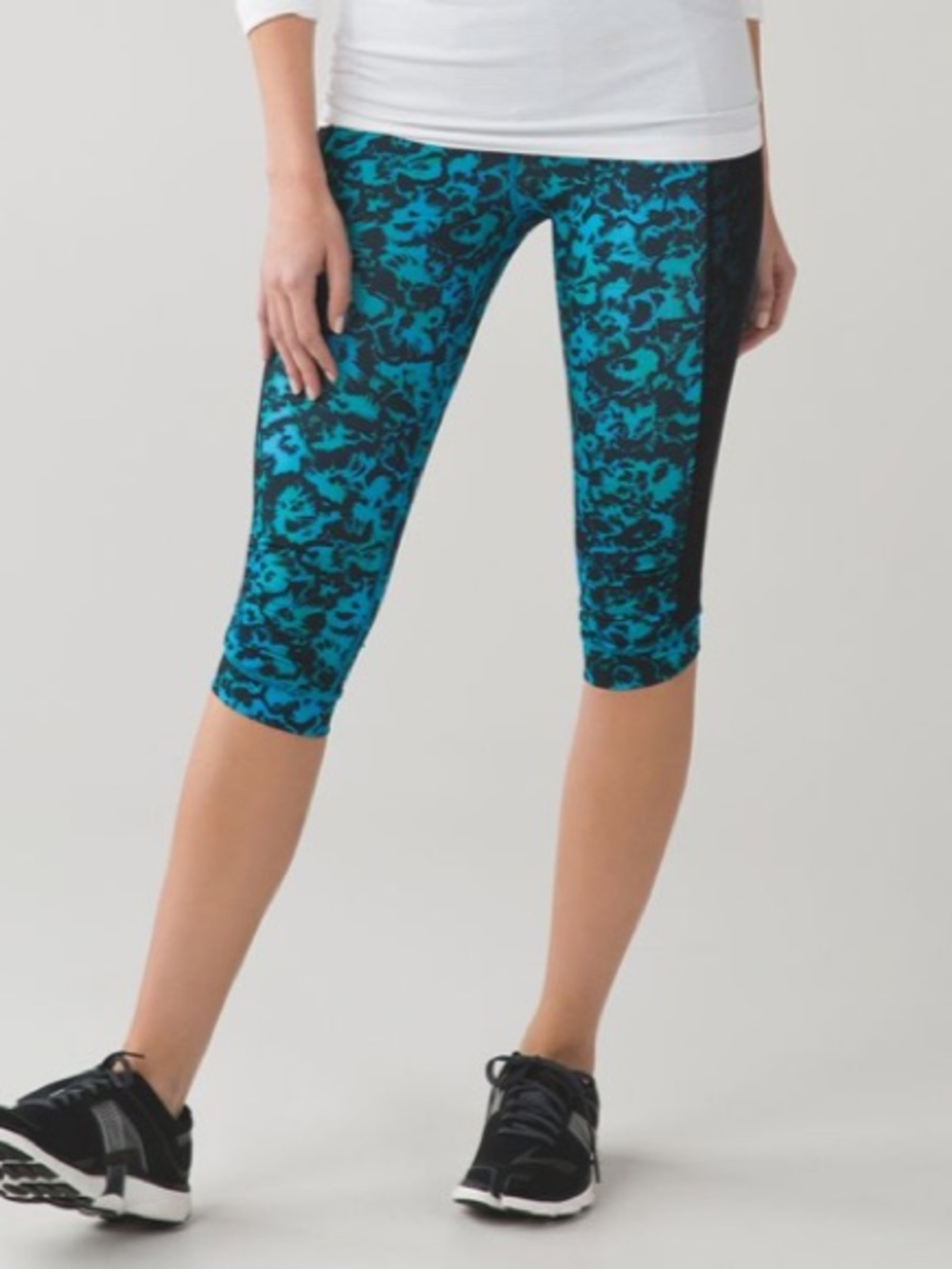 Lululemon Stop At Nothing Fleur Sombre Kayak Blue Dragonfly Capri Pants 4
